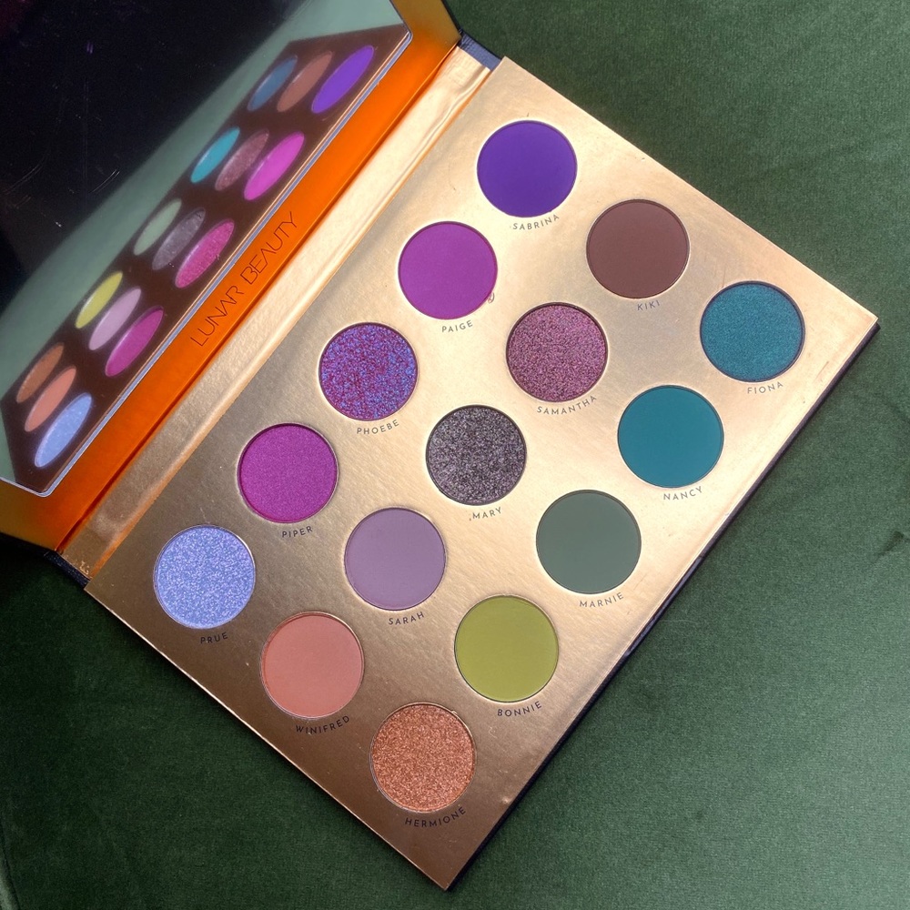Lunar Beauty Moon Spell palette